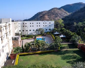 The Sky Imperial, Udaipur - Udaipur - Bể bơi