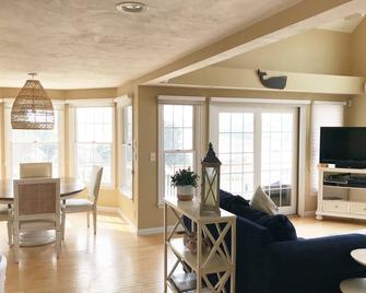 Great Neck Rental With Water Views! - Ipswich - Living room