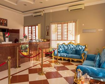 Al Ayjah Plaza Hotel - Sur - Obývací pokoj