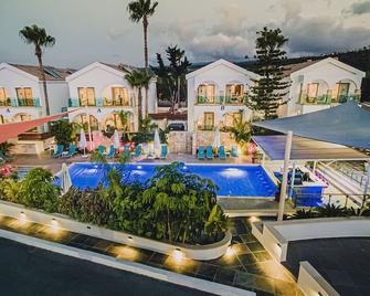 Latchi Escape Hotel And Suites - Neo Chorio - Piscina