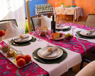 Holiday Home Randemar - S'Illot - Sală de mese