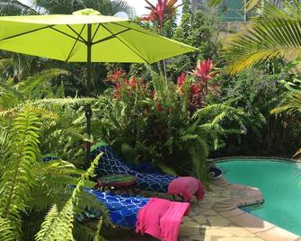 The AZAE chalet, from relaxation to escape, in a green setting - Saint-Louis - Piscine