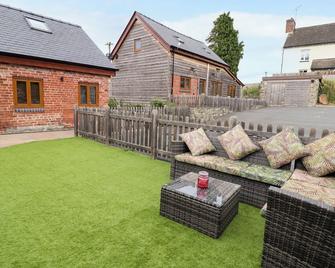 The Granary - Montgomery - Patio