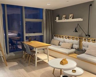 Yunzhu Executive Apartment (Zhengzhou People's Hospital Metro Station) - Zhengzhou - Soggiorno