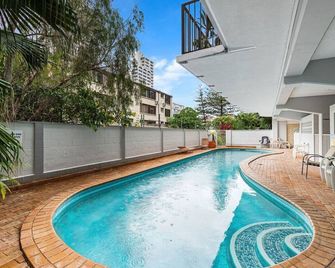 Coastal Comfort - Steps From The Beach - Broadbeach - Piscine