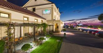 Hotel Sonnenhof - Suceava - Building