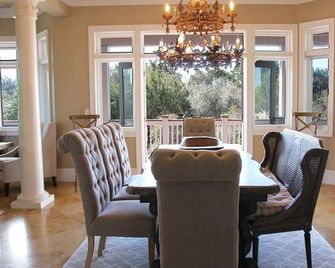 Luxury Vintage Nautical - Grand Estate Lot - Bald Head Island - Comedor