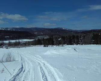 Chimney Hill house 15 mins to Mount Snow, Clubhouse access indoor pool &hot tub\n - Wilmington - Property amenity