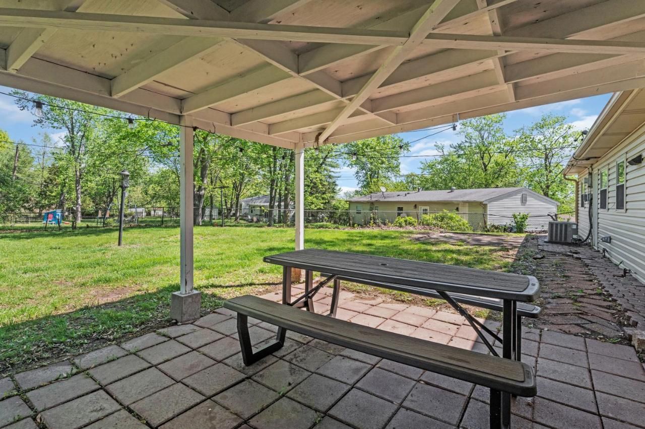 Charming entire ranch home with free parking