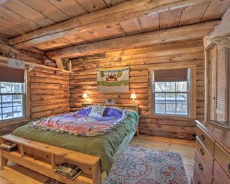 Cabin: Private Hot Tub, Walk to Pats Peak Ski Area - Henniker - Bedroom