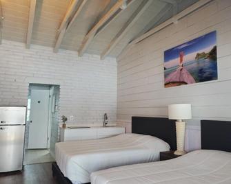 Adobe Hacienda Motel - Hollywood - Bedroom