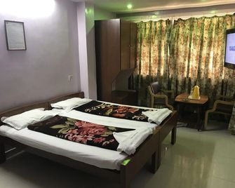 Campal Beach Resort - Panaji - Bedroom