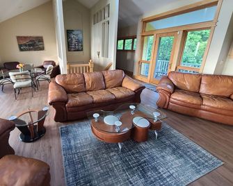 'Spacious Lakeside Home: Family & Friends - Benton Harbor - Wohnzimmer
