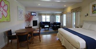 Colonial Inn - Harbor Springs - Bedroom