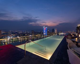 Wink Hotel Danang Riverside, Unscripted by Hyatt - דה נאנג - בריכה