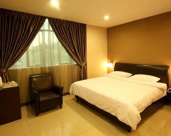 Capital O Rail Hotel - Kluang - Slaapkamer