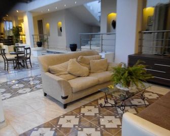 Dolunaydin - Side - Sala de estar