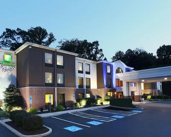 Holiday Inn Express Hotel & Suites West Chester - West Chester - Building