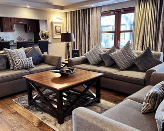 The Gailes Hotel & Spa - Irvine - Living room