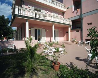 Residence Happy - Pietrasanta - Slaapkamer