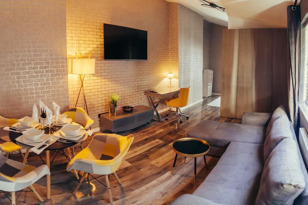 Impeccable 1-Bed Apartment in Birmingham - Birmingham - Living room