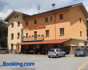 Hotel Mochettaz - Aosta - Bygning
