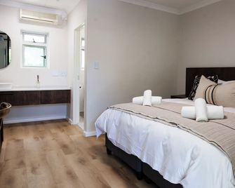 Skinkikofi Guest House - Paarl - Bedroom