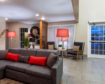 Country Inn & Suites by Radisson, Fargo, ND - Fargo - Living room