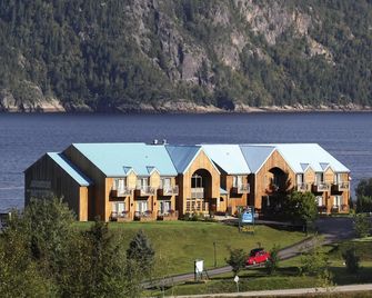Battures Hotel Fjord Saguenay - Saguenay - Edificio