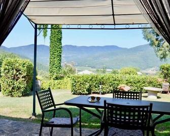 Villa San Martino, two houses sharing a fenced pool, Martinino, Martinino - Lisciano Niccone - Patio
