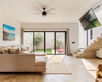 Quiet 3BR Villa in La Punta, Private Pool! - Puerto Escondido - Sala de estar