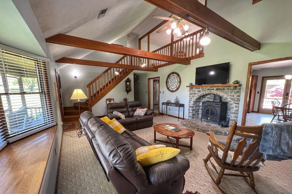 Spacious family Lodge with solar heated pool, hot tub, fire pit and EV charger. - Nicholasville - Sala de estar