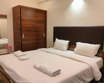 Hotel Arihant Plaza - Navsari - Habitación