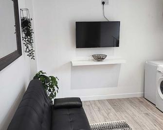 Guest house - Andover - Living room