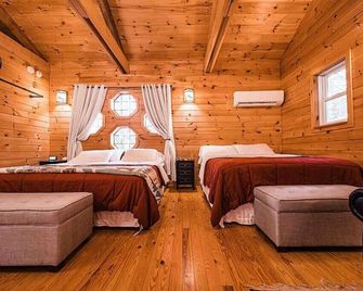Sunset Chalet-amazing Views Private hot tub - Belgrade - Bedroom