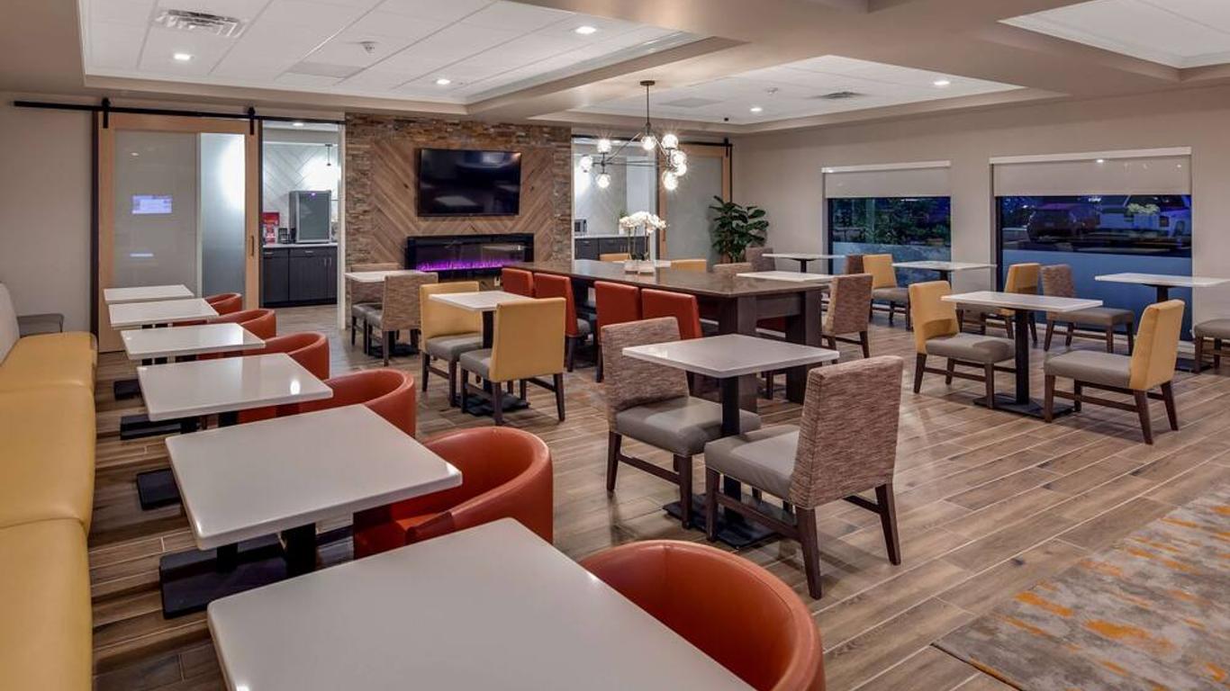 Best Western Plus Elizabethtown Inn & Suites
