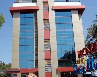 Hotel Sai Murali - שירדי - בניין