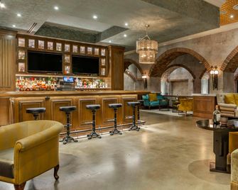 Omni Louisville Hotel - לואיסוויל - בר