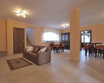 B & B Casale Frezzini - Scurcola Marsicana - Sala de estar