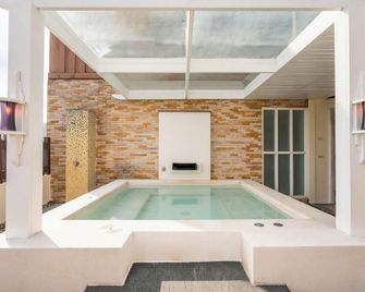 Ratana Hotel Chalong - Rawai - Basen