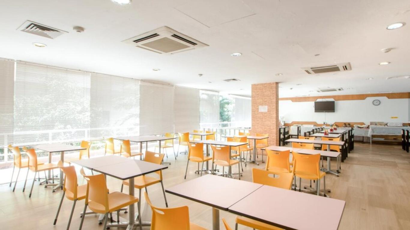 Coliwoo Hotel Pasir Panjang - Coliving