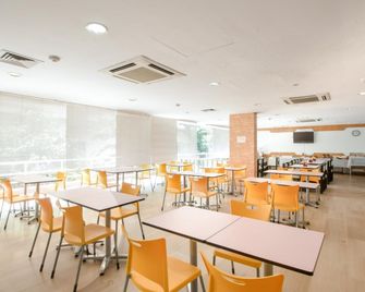 كوليوو هوتل باسير بانجانج - سنغافورة - مطعم