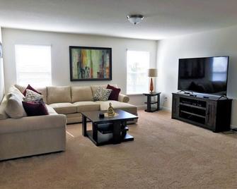Brand New, South Facing Solterra Resort Pool Home - Davenport - Sala de estar