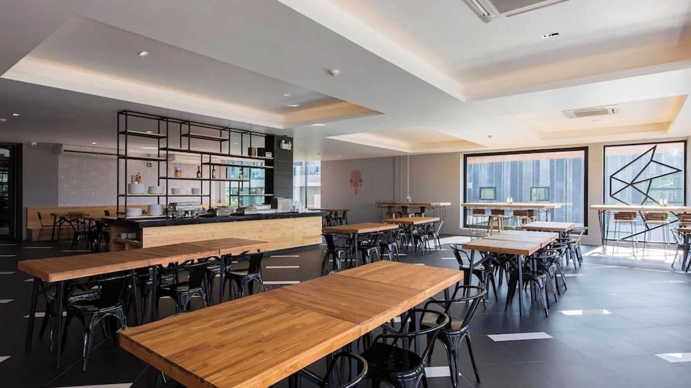 Maya Phuket Airport Hotel (SHA Plus+)