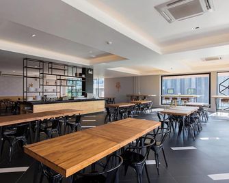 Maya Phuket Airport Hotel (SHA Plus+) - Sakhu - מסעדה