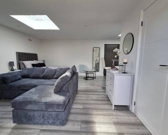 Park Lodge Retreat at Sidcup - Sidcup - Living room