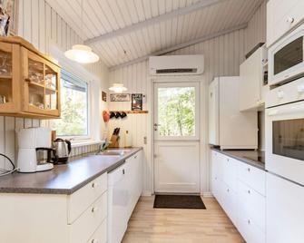 Lovely Holiday Home In Roslev With Sauna - Roslev - Cocina