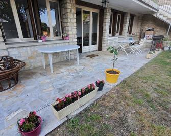 Single-storey apartment, 5 minutes from town center, terrace, south-facing - Provins - Binnenhof