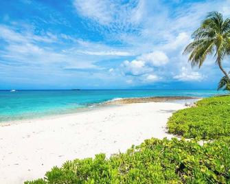 Cocoplum #7 Condo - George Town - Beach