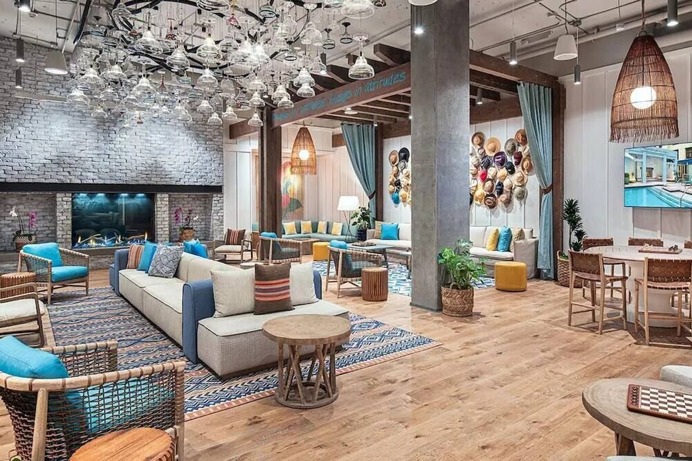 Spacious Beach-Themed Room w/ Rooftop Bar & Pool - סן דייגו - טרקלין